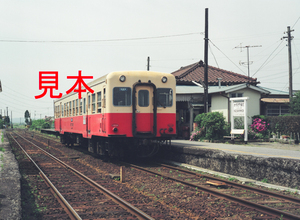 鉄道写真、645ネガデータ、114697940002、小湊鉄道、キハ214、上総山田駅、1999.05.13、（4360×3193）