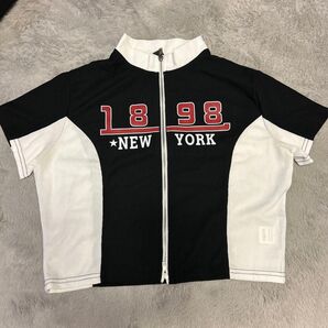 1898 NEW YORK ロゴ ジップアップトップス 半袖 ブラック ホワイト Lサイズ 首の後ろ辺り汚れあり 5枚目の写真参考