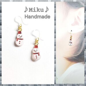 No.1444-F 雪だるま 冬 ハンドメイド レジン ピアス イヤリング レッド