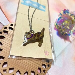 陽だまりののび猫のネックレス ハンドメイド品