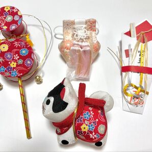 格安!【新品美品】お宮参り小物4点セット 女の子 扇子(赤) でんでん太鼓 ちりめん犬張子 お守り袋(金蘭) NO.7
