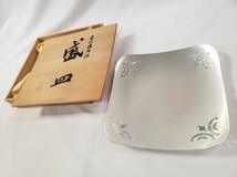 盛皿　未使用　秀峰　天平蝶文様　木箱　共箱付き　和食器　生活雑貨　BW-5_画像1