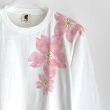 舞桜柄Tシャツ ホワイト XLサイズ 手描き長袖Tシャツ 袖リブ付き ロンT 花柄 和柄 ピンク_画像2