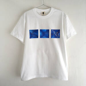 Art hand Auction 12가지 별자리 중에서 선택할 수 있는 손으로 그린 공간 패턴 티셔츠, 하얀색, XXL 사이즈, 은하, 별이 빛나는 하늘, XL 사이즈 이상, 목이 둥글게 파인 옷, 무늬가 있는