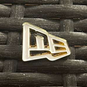 ニューエラ ピンバッジ オフホワイト 新品 newera pin NE ピンバッジ