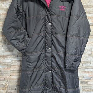 美品 UMBRO アンブロ UCA1440W 中綿ベンチロングコート チャコールグレー×ピンク Lサイズ