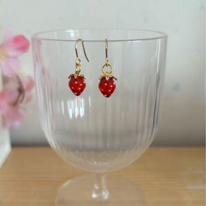 NO295 イチゴピアス