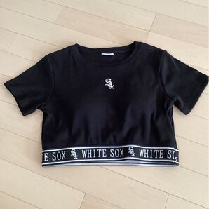 WHITE SOX ロゴ入り ショート丈Tシャツ 黒 MLB