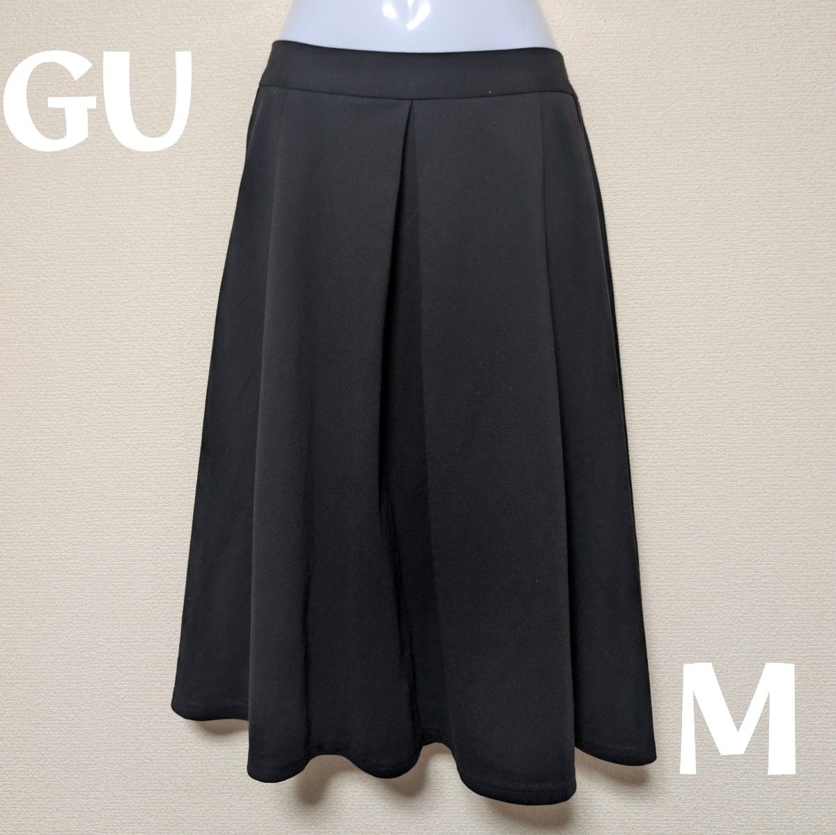 GU ブラック フレアスカート Mサイズ　ひざ丈スカート　ウエストゴム　ジーユー 黒 ブラック ウエストゴム M
