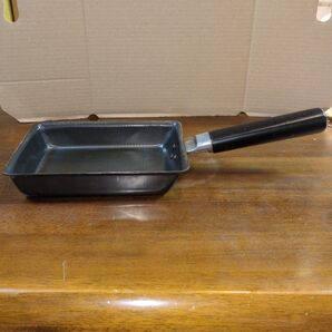 Flying Saucer 鉄の玉子焼き器 エンボス加工 ノンスティク 日本製