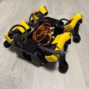 4脚ロボットの残骸 PDI-HV5523MG サーボモータ 12個搭載