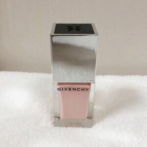  Givenchy veruni Givenchy 29 manicure nails 