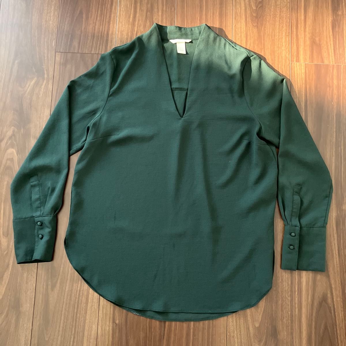 ブラウス 長袖 トップス カットソー　ノーカラー　Vネック　H&M 緑　グリーン