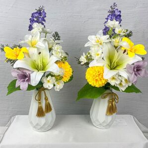 ■清楚な白ユリの造花仏花♪お墓用2本セット・落ち着いた彩りのお供え花★タッセル付 アーティフィシャルフラワー 一対 お墓参り
