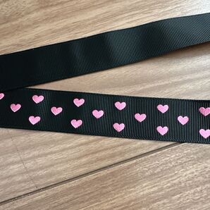 25mm幅ハート箔プリントグログランリボン(黒)