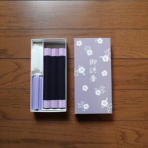 - お供え用線香 紫色の花柄 お線香とローソクのセット 仏事用 パープル系 未使用