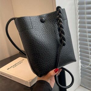 エレガント ブラック スクエア ショルダーバッグ ヴィンテージスタイル ギフト PUレザー ブラック 黒 レディース135601