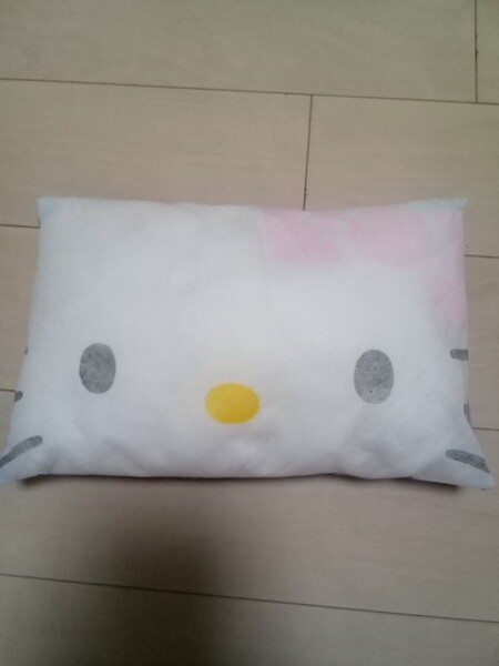 エバー航空×ハローキティ コラボ ミニ枕 HELLO KITTY