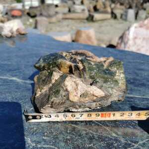母岩付きオブシディアン1262グラム　天然ガラス鑑賞石原石宝石鉱物パワーストーン石グリーンオブシディアン