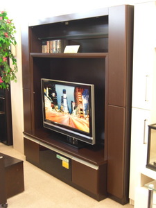 【TI山室家具】◆大きなテレビボード!中央上部はライト付きでコレクションを飾れます!収納もタップリ!W180xD45xH180㎝!(新品展示品)