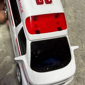 救急車 ミニカー