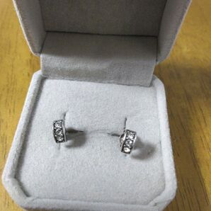 ラインストーン付き ピアス