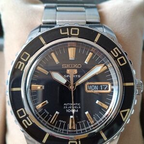 セイコー 5スポーツ 自動巻きデイデイト