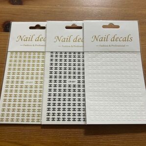 3枚セット Nail decals(ネイルデカール)のロゴネイルシール ゴールド、ブラック、ホワイト