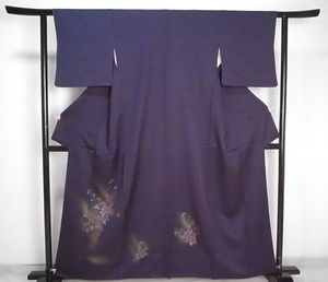 【着物のちさと屋】C966　着物・付下げ 袷　良質 美品　正絹朱子織　濃紫色・花茎柄模様金粉ぼかし