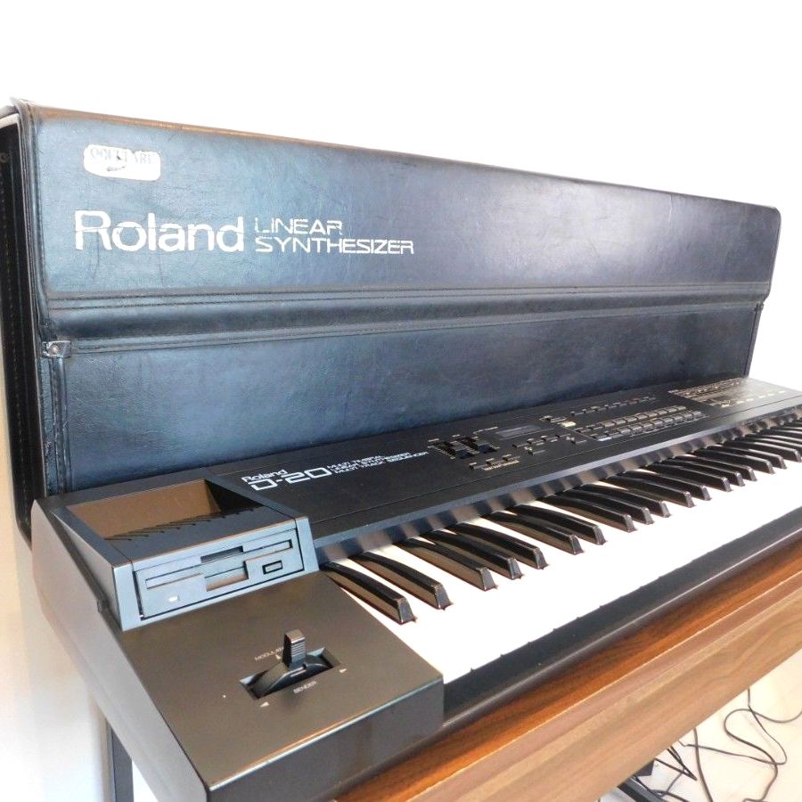Roland D-20 SYNTHESIZER ローランド シンセサイザー ハードケース付