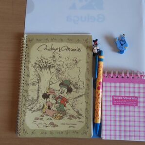 ディズニー筆記用具4点ミッキーメモ帳 25枚ミッキーシャープペンシル 1本ピンクメモ帳 8枚ディズニーミニクリップ 1個