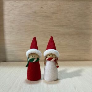 クリスマスのニッセ男の子と女の子のセット