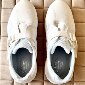 【新品未使用】ミドリ安全 ケアセフティ 作業靴 CSS-01N ホワイト 24.5cm ナースシューズ 介護 男女兼用