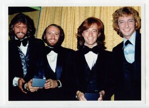 ［フォト5x7］ ビージーズ & バリー・マニロウ 1A 写真(中) Bee Gees