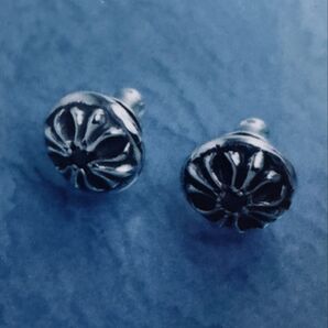 Chrome Hearts Stud Cross Ballピアス Black Diamondカスタム