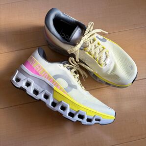 on Cloudmonster2 限定 24.5㎝ クラウドモンスター イエロー