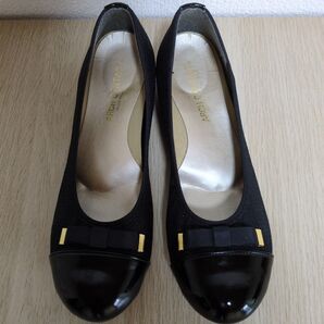 ARCH CONTACT パンプス 黒 リボンモチーフ 金具 24cm