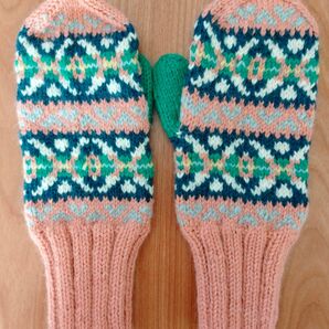 手編みのミトン(練習品)ピンク×グリーン