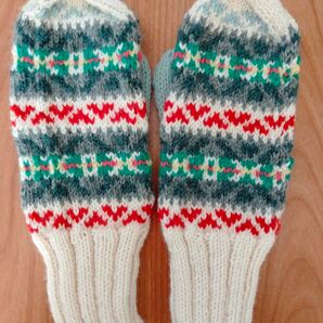 手編みのミトン(練習品)ホワイト×グレー