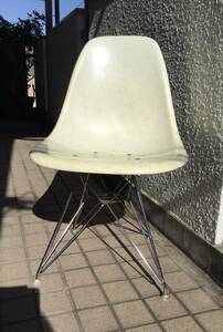 ** 1976 year made original shell + base Herman Miller Herman Miller side shell chair eferu tower base 