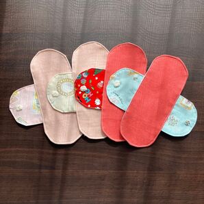 152 おりもの用布ナプキン お股を冷えから守る いちごミルク色といちご色ダブルガーゼ 下着を守る