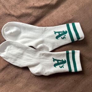 A's ロゴ入りソックス ホワイト グリーン スポーツ