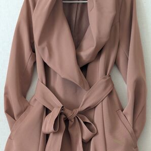 秋から映えるテラコッタオレンジを優しい色合に★サラッとはおれるジャケット自分流に襟裾はバルーン仕立て開けてもベルトも