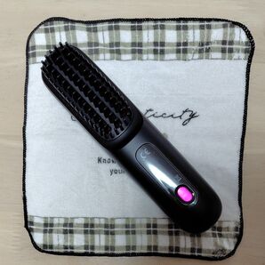 コードレス ヘアアイロン ブラシ型