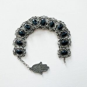 中東 ヴィンテージ ファティマの手 ハムサ 黒石 ブレスレット 魔除け お守り シルバーカラー