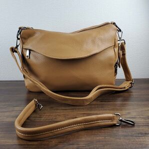 複数のポケットと 2 本のストラップが付いた、新しい本革製クロスボディバッグ / ショルダーバッグ大容量