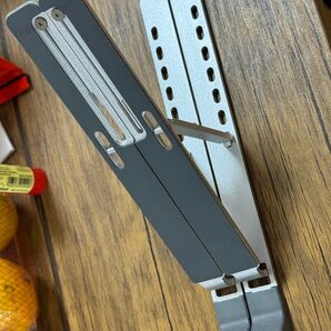 ノートパソコンスタンド PCスタンド 折りたたみ式 角度調節可能 シルバー