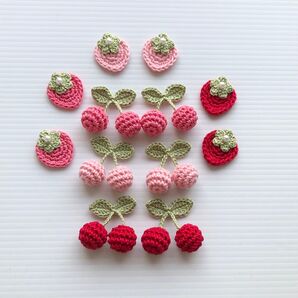 手編みさくらんぼといちごセット ハンドメイド 編みモチーフ チェリー あみぐるみ イチゴ