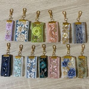 プチギフト10個セット インド刺繍リボン チャーム 結婚式 部署異動 部活 キーホルダー バッグチャーム ハンドメイド