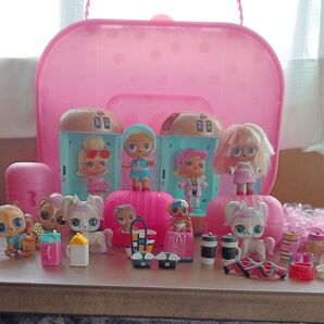 LOLサプライズキャリーケース付きお人形小物セット